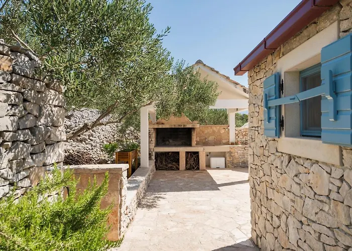 House With A Swimming Pool - Olive Grove Sumartin